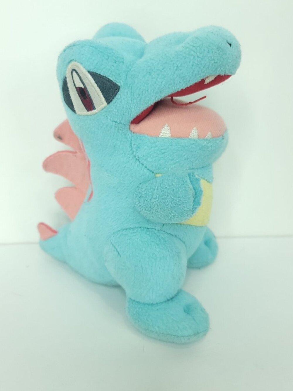 Totodile Pokemon Tomy Plush 7.5" Stuffed Animal Crocodile Alligator Blue Yellow